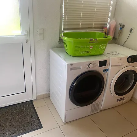 Ferienzimmer Oelhaf In Gelb Self Check-in Mit Key-tresore Проживание в семье Вильгельмсдорф